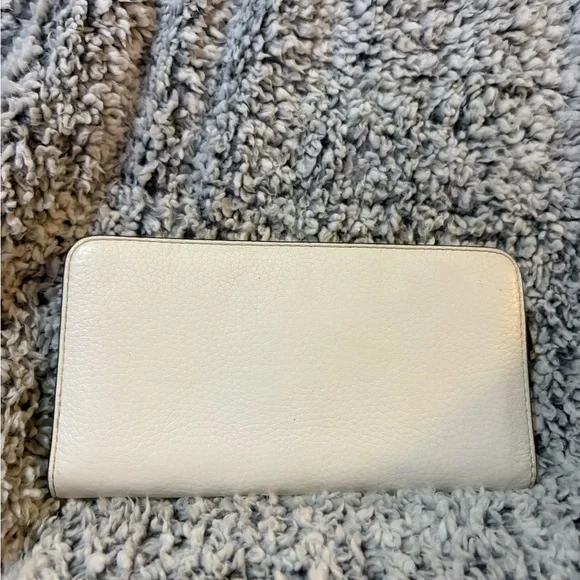 Michael Kors Cream Pebbled Leather Zip Wallet with Gold MK Medallion - Picture 2 of 3